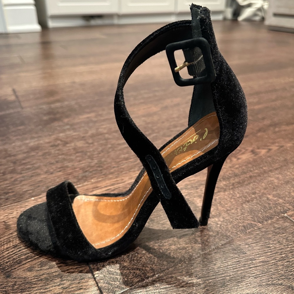 L’intervalle black velvet ankle strap heels